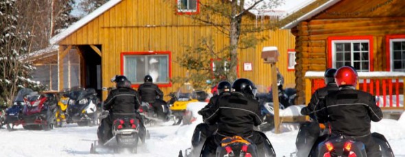 Cabane au Canada Forfait Motoneige